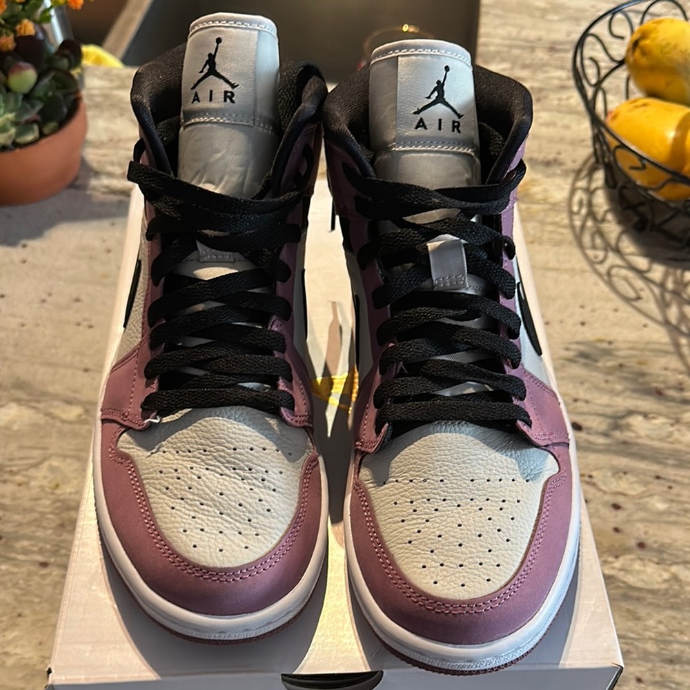 Air Jordan 1 Mid SE